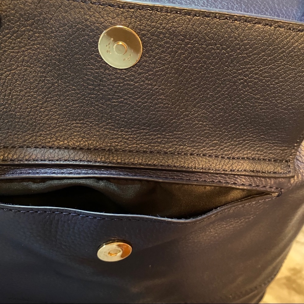 Isaac Mizrahi navy blue Andrea satchel 🤌🏻 4 for $75 🤌🏻 - Picture 7 of 8